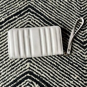 Convertible Wristlet in Bone